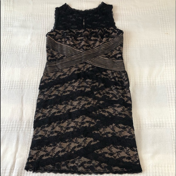 Beautiful women’s dress! - Picture 2 of 13